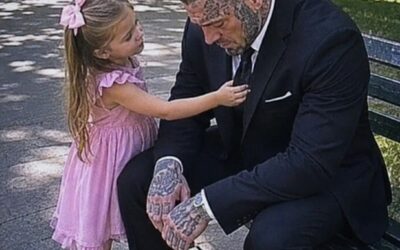 „Wyglądasz na zranioną… czy potrzebujesz przytulenia?” – zapytała mnie sześcioletnia córka służącej, najbardziej obawianego szefa mafii w Nowym Jorku