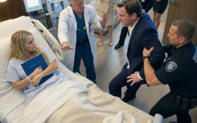 Przybyłam do szpitala na operację i zastałam kochankę mojego męża leżącą w sali pooperacyjnej, którą moja umierająca matka zarezerwowała dla mnie. Miała na sobie szlafrok mojej matki, ale nie wiedziała, że ​​w tym pokoju znajduje się notatka prawna, zapieczętowany folder i prawda, której mój mąż nie mógł kontrolować.