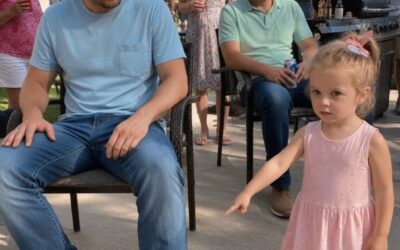 Podczas urodzin mojego męża moja 3-letnia córka wskazała na but najlepszego przyjaciela mojego męża i powiedziała: „Tata tam płacze!” – uśmiechałam się, dopóki nie zrozumiałam, co miała na myśli