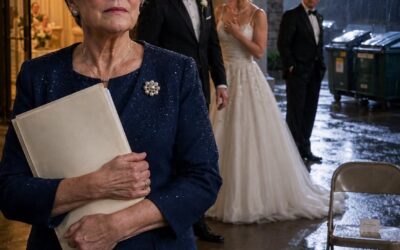 „To nasz dar!” krzyczała moja synowa, kiedy odchodziłam z wesela mojego syna, po tym jak posadziła mnie obok śmietnika — ale jej panika na widok jednej kremowej koperty ujawniła, czego naprawdę chciała.