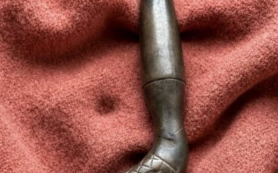 Przeszukiwaliśmy dom zmarłego przyjaciela rodziny i znaleźliśmy ten obiekt — jego ukryta morska historia zmieniła nasze spojrzenie na niego