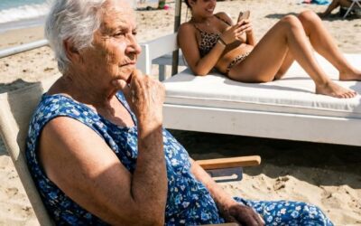 Babcia Rose spędza swoje 90. urodziny w kurorcie nadmorskim ze swoim…