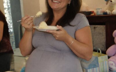 Teściowa mojej córki wyśmiała jej wagę podczas baby shower – jej mąż odłożył widelec i zadał matce jedno pytanie