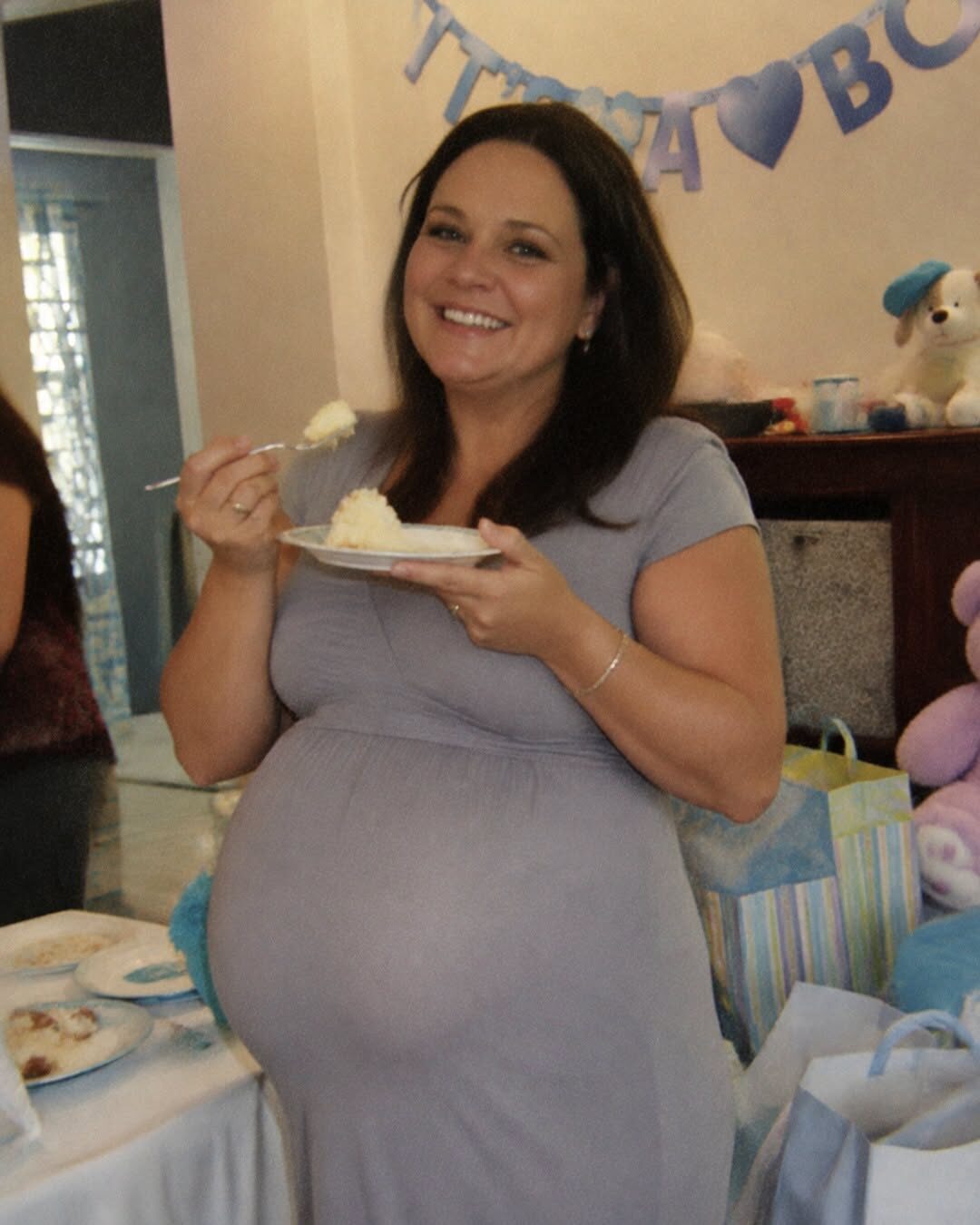 Teściowa mojej córki wyśmiała jej wagę podczas baby shower – jej mąż odłożył widelec i zadał matce jedno pytanie
