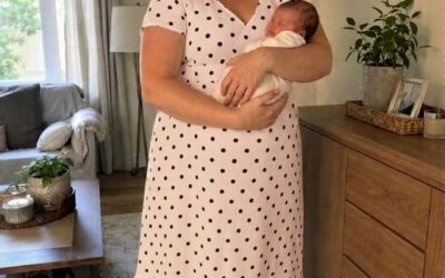 Zaledwie kilka tygodni po porodzie moja teściowa kazała mi wyjść z rodzinnego zdjęcia, mówiąc: „W przeciwnym razie nikt inny nie zmieści się w ramce” – ale 10 minut później przybiegła w panice z powodu tego, co zrobiłam