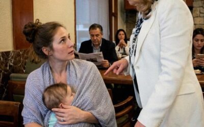Kobieta próbowała wyrzucić mnie z restauracji za karmienie piersią mojego dziecka – to, co zrobił menedżer, uciszyło całą salę