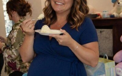 Teściowa mojej córki wyśmiała jej wagę podczas baby shower – jej mąż odłożył widelec i zadał matce jedno pytanie