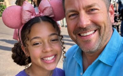 Moja córka zaginęła podczas wakacji w Disneyu: rok później ochrona lotniska znalazła coś wszytego w podszewkę jej starej walizki, a to, co znaleźli, wprawiło mnie w osłupienie.