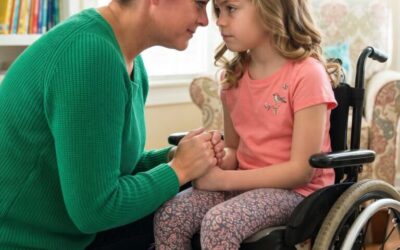 Adoptowaliśmy dziewczynkę na wózku inwalidzkim – a ona wyszeptała nam, co kryje się pod naszą piwnicą