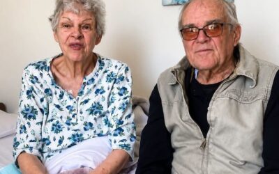 Miałam 82 lata, gdy po zbadaniu mnie lekarz zapytał: „Czy mąż kiedykolwiek cię do czegoś zmuszał?”. Przestraszyłam się i odpowiedziałam: „Tak… przez 54 lata”.