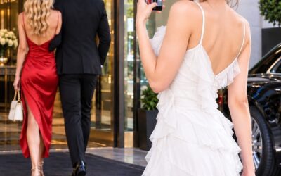 NA SPACERZE OBSERWOWAŁAM, JAK MÓJ MĄŻ WCHODZI DO HOTELU Z MOJĄ NAJBLIŻSZĄ PRZYJACIÓŁKĄ, Z RĘKĄ NA JEJ TALII. ZROBIŁAM PIĘĆ ZDJĘĆ I WYSŁAŁAM JE JEJ MĘŻOWI Z PRZYPISEM LOKALIZACJI. PÓŁ GODZINY PÓŹNIEJ MÓJ MĄŻ ZADZWONIŁ DO MNIE W PANIKI…