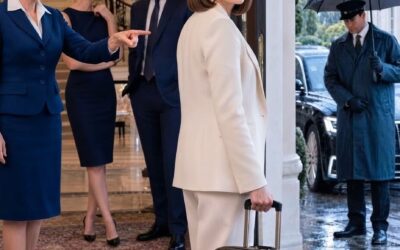 Po podpisaniu dokumentów rozwodowych teściowa dała mi 24 godziny na odejście. Otworzyłem sejf, wziąłem dokumenty i zamówiłem luksusowy samochód. Uśmiechnęła się szyderczo: „Teraz próbujesz się popisać?”. „Jutro zrozumiesz dokładnie dlaczego”.