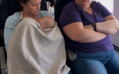 Karmiłam piersią moje 5-miesięczne dziecko, gdy kobieta siedząca obok mnie w samolocie powiedziała: „Zamknij się w toalecie” – wtedy moja najstarsza córka postawiła ją na swoim miejscu