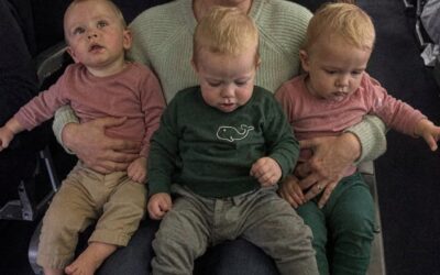 Mój mąż zarezerwował sobie miejsce w klasie biznesowej, a mnie wysłał do klasy ekonomicznej z naszymi rocznymi trojaczkami – 10 minut po starcie karma sprawiła, że ​​żałował wszystkiego, co zrobił
