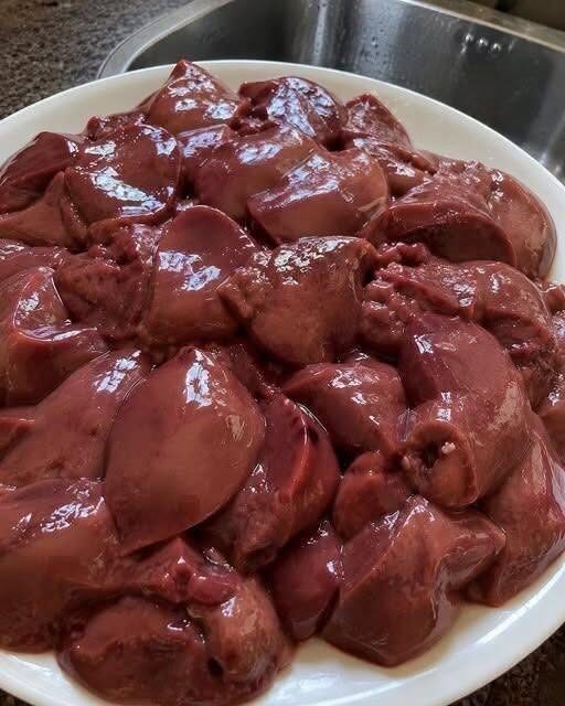 Co dzieje się z Twoim ciałem, gdy zbyt często jesz wątróbkę z kurczaka? Lekarze wyjaśniają