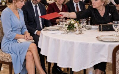 Bogaty człowiek przyprowadził sprzątaczkę jako swoją narzeczoną, gość wręczył jej menu po francusku i powiedział, żeby zamówiła kolację dla ambasadora