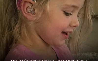 Moi teściowie przez lata obwiniali mnie, bo nasza córka urodziła się głucha – po ukończeniu szkoły stanęła na podium i zaczęła migać