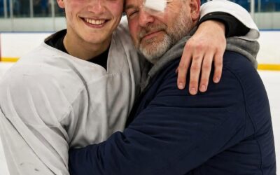 Adoptowałem syna, którego mój najlepszy przyjaciel porzucił, gdy miał cztery lata. Czternaście lat później zaprosił swojego biologicznego ojca na finał i powiedział do całego stadionu: „Mój prawdziwy ojciec jest tu dziś wieczorem”. To, co zrobił później, doprowadziło mnie do łez.