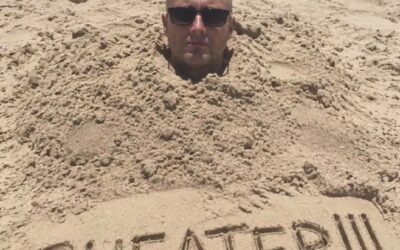 Mój mąż napisał mi SMS-a: „Chodź na plażę” – kiedy tam dotarłam, zatrzymałam się w miejscu