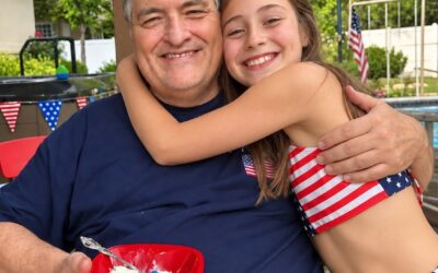 Pewnego wieczoru moja córka spokojnie powiedziała do mnie: „Mamo, dziadek powiedział mi, że mam bardzo piękne ciało i piękną figurę”. Zamarłam. Tej nocy nic nie powiedziałam dziadkowi… ale następnego dnia potajemnie poszłam do jego domu i to, co zobaczyłam, doprowadziło mnie do płaczu.