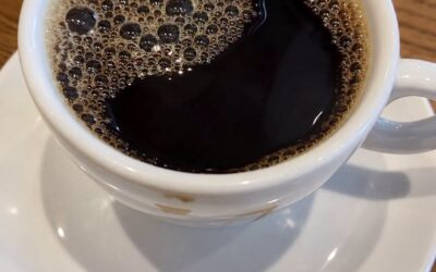 Lekarze ujawniają, że picie kawy każdego ranka powoduje…