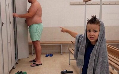 Mój syn wskazał na szafkę obcej osoby na basenie i szepnął: „Tato, on miał tam mamę” – sprawdziłam szafkę i zbladłam