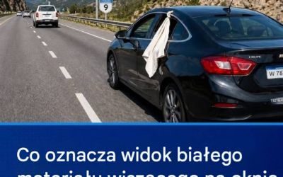 Biała tkanina w szybach samochodowych