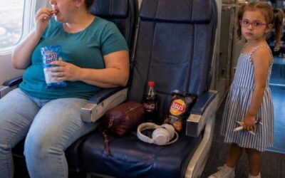 Niegrzeczna kobieta zajęła miejsce przy oknie, które zapłaciłem mojej 6-letniej córce z autyzmem – więc pilot dał jej nauczkę, której nigdy nie zapomni