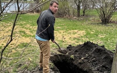 Myślałam, że mój mąż i 7-letnia córka jeżdżą na filiżankach w Disneylandzie – zamiast tego zobaczyłam go kopiącego coś w ziemi za naszym domem nad jeziorem