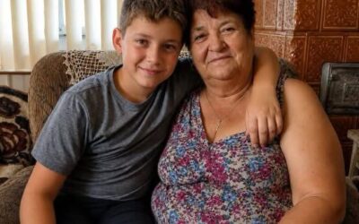 Powiedział swojej pani, że babcia każdej nocy wiązała mu ręce: prawda zaszokowała wszystkich.