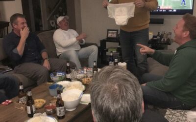 Mój mąż dokuczał mi w obecności swoich przyjaciół po trudnym porodzie – potem jego najstarszy przyjaciel wstał i zrobił coś, czego nikt w tym pokoju się nie spodziewał