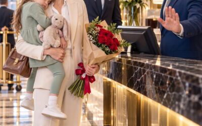 Powiedzieli mi, że mam zabrać moją śpiącą sześcioletnią córkę do tańszego motelu, bo najwyraźniej nie wyglądałam na osobę pasującą do hotelu, którego byłam właścicielką.