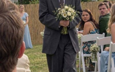 Moja narzeczona szła do ołtarza w za dużym, starym garniturze – kiedy zobaczyłem napis na metce, rozpłakałem się